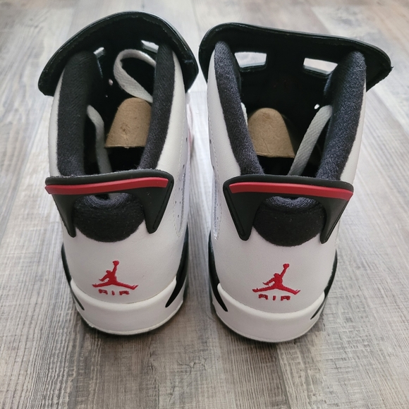Air Jordan 6 "Carmine" - Picture 7 of 10
